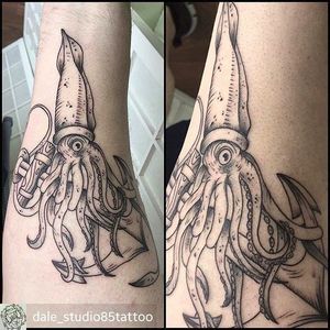 Black and white squid by Dale Hupke Jr. (via IG -- studio85tattoo) #davidhupkejr #squid #blackandwhite