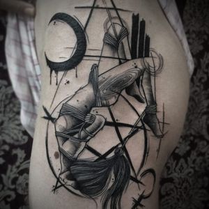 #CarouChiarelli #blackwork #brazilianartist #brasil #brazil #tatuadrasdobrasil #pentagrama #pentagram #woman #girl #lady #garota #mulher #rope #corda #bondage #cordas #rope