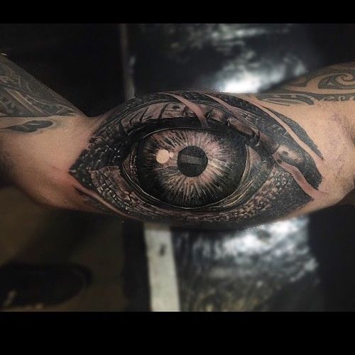Black and gray Hyper realistic eye Tattoo by Carlox Angarita @CarloxAngarita #CarloxAngarita #Hyperrealistic #Realistic #Eye #Eyetattoo