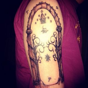 "Fale 'amigo' e entre" Tatuagem feita por Alec Wilson #AlecWilson #MoriaGate #LOTRtattoo #blackandgrey