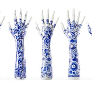 Inspiration: tattooed porcelain by Marcel Wanders #delftblue #delftporcelain #porcelain #blueink #art