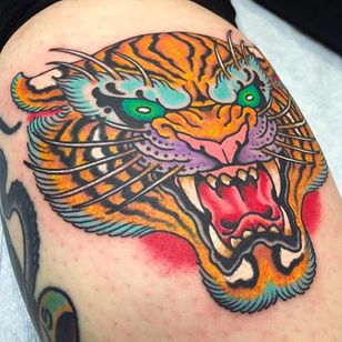 Cabeza de tigre de aspecto brutal de Marc Nava.  #MarcNava # tigre #tradicional