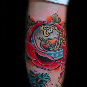 Evel Knievel's helmet resing in a rose by Bryan Reynolds (IG—bryanreynoldstattoo). #BryanReynolds #EvelKnievel #traditional #rose
