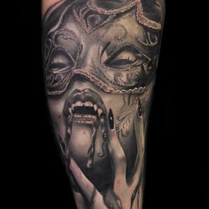 Max Pniewski #dentes #vampiros #filmesdeterror #tatuagensdeterror #sangue #realismo #brasil #brazil #portugues #portuguese