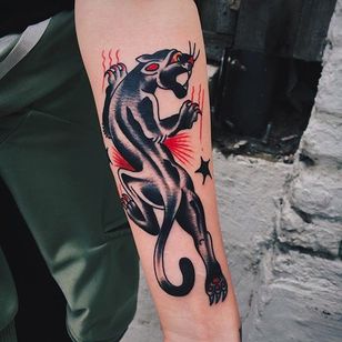 Tatuaje de pantera de Liam Alvy #liamalvy #neotraditional #oldchool #traditional #animals #family #london #panther