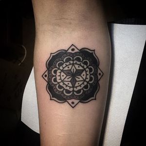 Mandala Tattoo by William Roos #mandala #blackwork #blackink #traditionalblackwork #traditional #classicblackwork #WilliamRoos
