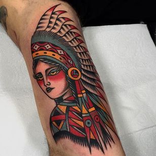 Native Woman Tattoo por Luke Jinks #nativeamerican #nativeamericantattoo #traditional #traditionaltattoo #traditionaltattoos #traditionalartist #LukeJinks