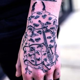 Tatuaje del retrato de Julian Llouve.  #JulianLlouve #blackwork #linework # ilustrativo #surrealista #ojo #retrato # globos oculares #hannya #cuerno #raiser #facial #cuerpo