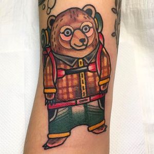 Check out this awesome bear tattoo done by Ginger Jeong! #gingerjeong #coloredtattoo #bear #neotraditional #brightandbold