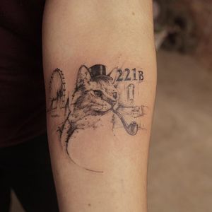 Graphic tattoo made at La Bottega dell'Arte #labottegadellarte #graphic #contemporary #cat #sherlockholmes