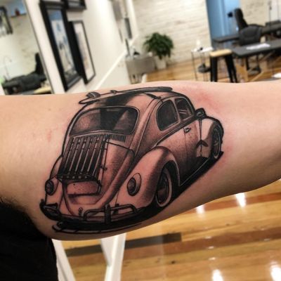 Surfin VW bug tattoo by Alex Bock #AlexBock #cartattoos #blackandgrey #realistic #realism #hyperrealism #volkswagen #beetle #bug #surfing #surfboard #vintage #beachlife #tattoooftheday