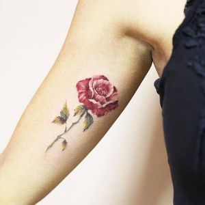 Rose tattoo by Luiza Oliveira #LuizaOliveira #small #delicate #flower #flowers #rose