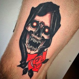 Cabeza de cosecha con un tatuaje rosa, limpio y oscuro de Aaron Harman.  #AaronHarman #NeoTradicional #SVNHOUSE #reaper #rose