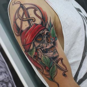 Tatuaje de calavera neo tradicional por Lucas Ferreira
