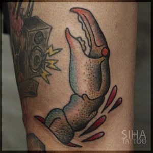 Crab Claw Tattoo by Siha Tattoo #crabclaw #crab #seacreature #claw #SihaTattoo