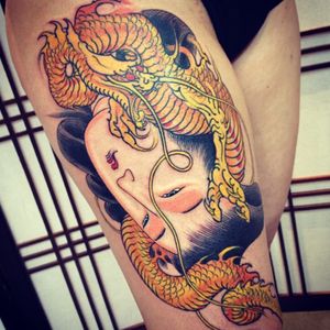An upside-down geisha head entwined by a golden dragon by Stace Forand (IG—waterstreetphantom). #dragon #experimental #geisha #Irezumi #Japanese #StaceForand #TheWaterstreetPhantom