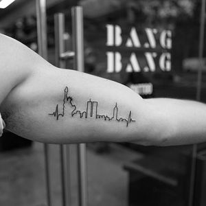 New York tattoo by Joice Wang. #JoiceWang #NYC #NewYork #BangBangNYC #skyline #statueofliberty #minimalist
