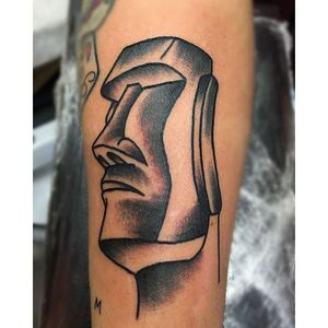 Moai Tattoo, artist unknown #Moai #MoaiTattoo #StatueTattoo #RapaNui #SculptureTattoo