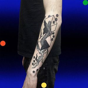 Trippy tattoo by Roman Shcherbakov. #RomanShcherbakov #trippy #btattooing #blckwrk