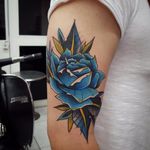 Por Klebyz Soares! #KlebyzSoares #tatuadoresbrasileiros #rose #bluerose #rosa #flor #rosatattoo #rosetattoo #flower #flowerttattoo