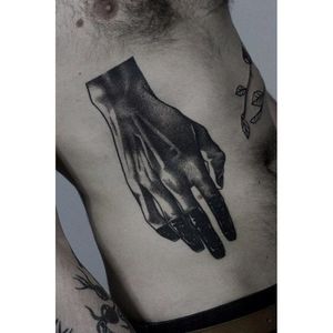 Rad hand tattoo done by Ilya Brezinski. #IlyaBrezinski #black #tattoo