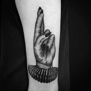 Fingers Crossed by Daniel Barreto (via IG-fiend_owned) #hands #blackink #illustrative #DanielBarreto