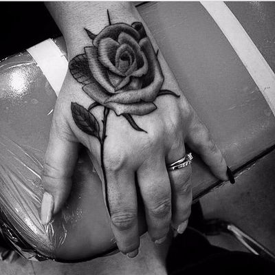 Old school loves by Chuco Moreno #ChucoMoreno #blackandgrey #oldschool #traditional #rose #leaves #thorns #flower #nature #tattoooftheday