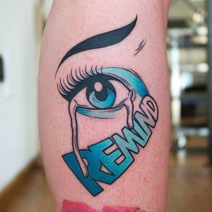 A powerful and clean tattoo: REMIND. Awesome work by Gennaro Varriale. #GennaroVarriale #coloredtattoo #pasteltattoo #eye #remind #cry