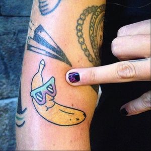 Kawaii banana tattoo by Numi #Numi #banana #sunglasses #fruit #kawaii