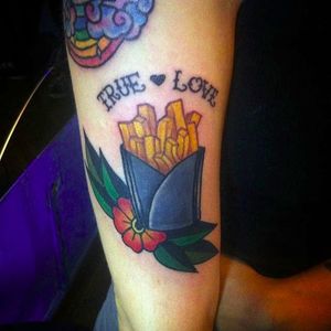 True love by Ale Lopes (via IG -- lops.ale) #alelopes #fry #fries #frenchfries #frytattoo #friestatoo #frenchfrytattoo #frenchfriestattoo