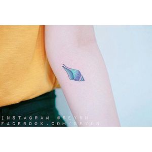 Shell tattoo by Seyoon Gim. #SeyoonGim #seyoon #SouthKorean #microtattoo #shell