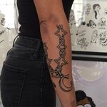 Louis Vuitton chain tattoo #LouisVuitton #LV #chain #blackwork #lettering #Dicky