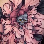 Marvelous detail shot of a tattoo done by Alexander Mosom. #alexandermosom #floral #flowertattoo #skull #peony #coloredtattoo