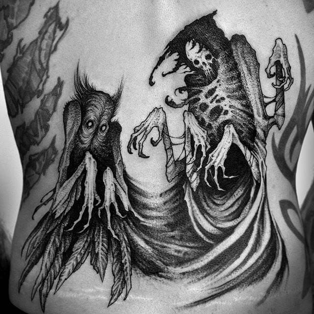 Tatuajes de Grim Reaper por Sergei Titukh.  #SergeiTitukh #blackwork # espeluznante # pesadilla # criatura # espeluznante # oscuro #monster #grimreaper