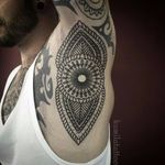 Geometric Tattoo by Kamila Daisy #geometric #geometrictattoo #patternwork #patternworktattoo #patterntattoo #geometricpattern #linework #blackwork #blckwrk #blackink #blackworktattoo #KamilaDaisy