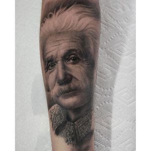 Einstein Portrait Tattoo by Veronique Imbo @veroniqueimbo #veroniqueimbo #realisticportrait #Einstein #AlbertEinstein #physics #science #portrait 