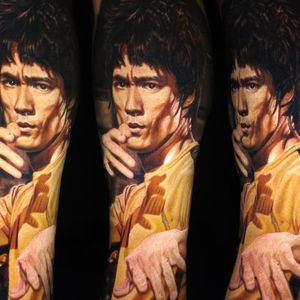 The one and only Bruce Lee by Nikko Hurtado (IG—nikkohurtado). #BruceLee #color #kungfu #NikkoHurtado #portrait