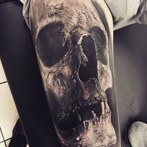 Skull Tattoo by Sandry Riffard @audeladureeltattoobysandry #SandryRiffard #SandryRiffardtattoo #Realistic #Black #Blackandgray #Blackwork #Skull #Skulltattoo #France