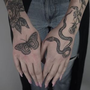 Some lovely little fine-lined animals by Ruby May Quilter (IG—rubymayqtattoo). #blackandgrey #butterfly #finelined #RubyMayQuilter #snake