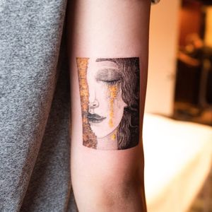 Painting by Anne Marie Zilberman. Tattoo by ilwolhongdam #ilwolhongdam #finearttattoos #color #painting #illustrative #portrait #gold #lady #ladyhead #AnneMarieZilberman #tears #watercolor