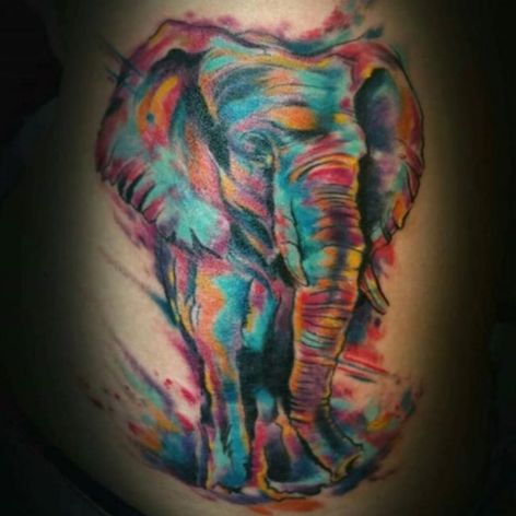 Un elefante de acuarela súper vibrante de Gotti Briganti (IG — tattoosbygotti).  #elefante #GottiBriganti #acuarela
