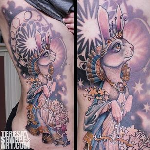 Tatuaje neo tradicional de conejo celestial de Teresa Sharpe.  #neotraditional #TeresaSharpe # conejo #h celestial