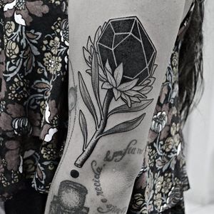 Geometric flower tattoo by Yara Floresta #YaraFloresta #monochrome #blackwork #dotwork #linework #geometric #flower