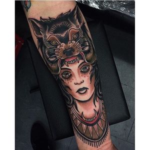 The lady's expression just jumps out at you. Tattoo by Aaron Breeze #AaronBreeze #neotraditional #traditional #LifeAndDeathTattoo #blackworker #ladyhead #wolf