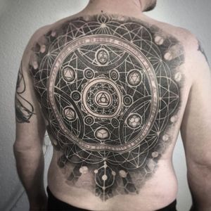An incredible back-piece featuring the principle elements of sacred geometry by Piotr Szot (IG—piotrszot). #blackwork #PiotrSzot #scaredgeometry