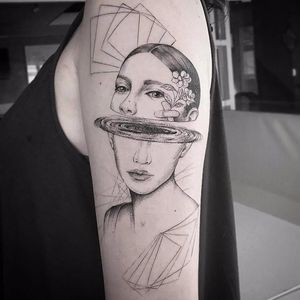 Tattoo por Farfalla Ink! #FarfallaInk #tatuadorasbrasileiras #Brasil #SãoPaulo #TattooBr #blackwork #fineline #dotwork #woman #universe #universo #geometry #geometria #geometric