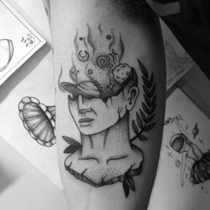 Tattoo por Diogo Cogebriz! #DiogoCogebriz #tatuadoresbrasileiros #tatuadoresdobrasil #tattooBr #TattoodoBr #blackwork #blackworkers #dotwork #pontilhismo #man #homem #universo #universe #planets #planetas