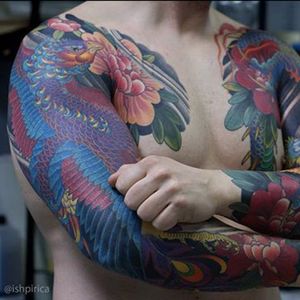 A brilliant depiction of a phoenix from Artemy Neumoin's portfolio (IG—ishpiricatattoo). #ArtemyNeumoin #Japanese #peonies #phoenix #sleeves #traditional