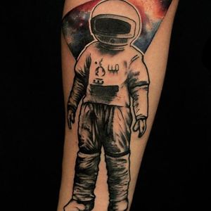Cosmonaut tattoo by Mirco Campioni #MircoCampioni #graphic #cosmonaut