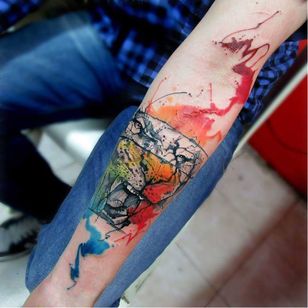 Hermoso y sin embargo violento.  Tatuaje de Diego Calderon #ArtByDiegore #DiegoCalderon #ColombianTattooers #ColombianArtists #watercolor #abstract #tiger